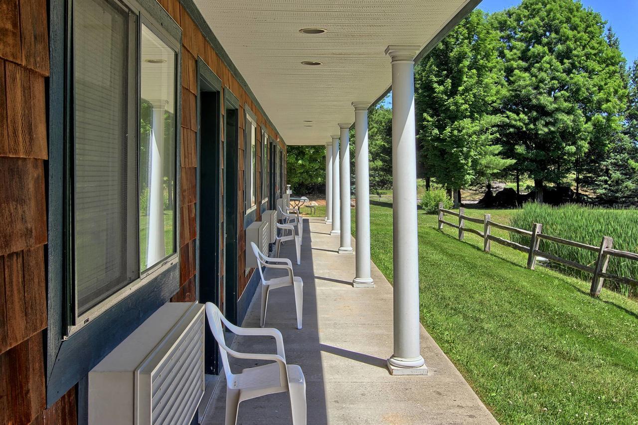 The Legend Cottage Inn Bellaire Extérieur photo