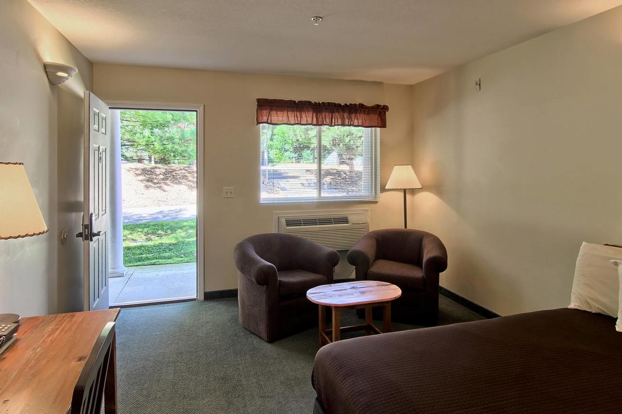 The Legend Cottage Inn Bellaire Extérieur photo